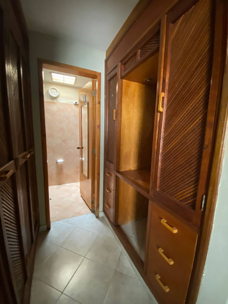 Дом, 2045 м², 28 000$ — FAKTOR